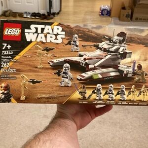 Brand new Lego star wars 75342 Republic Fighter Tank